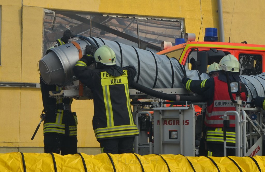 Grossfeuer Poco Lager Koeln Porz Gremberghoven Hansestr P665.JPG - Miklos Laubert